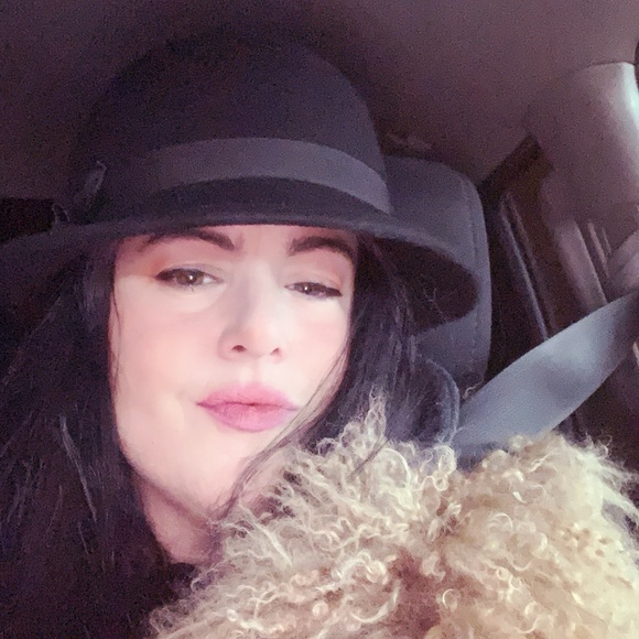 Meet your Posher, Rebekah - Picture 14 of 16